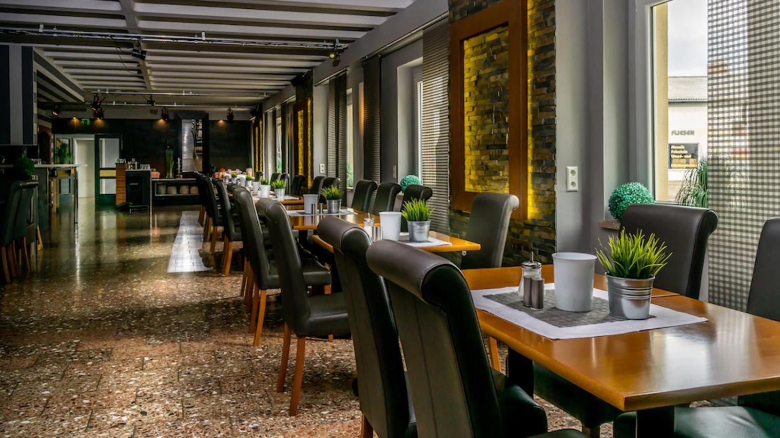 Sl'Otel Budget Бернбург Екстериор снимка