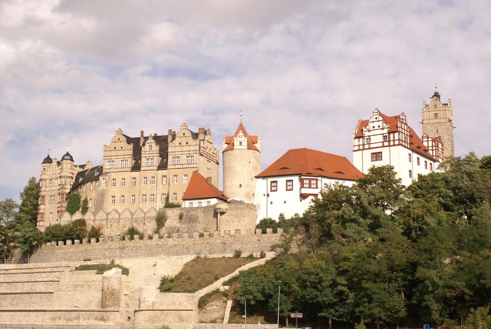 Sl'Otel Budget Бернбург Екстериор снимка