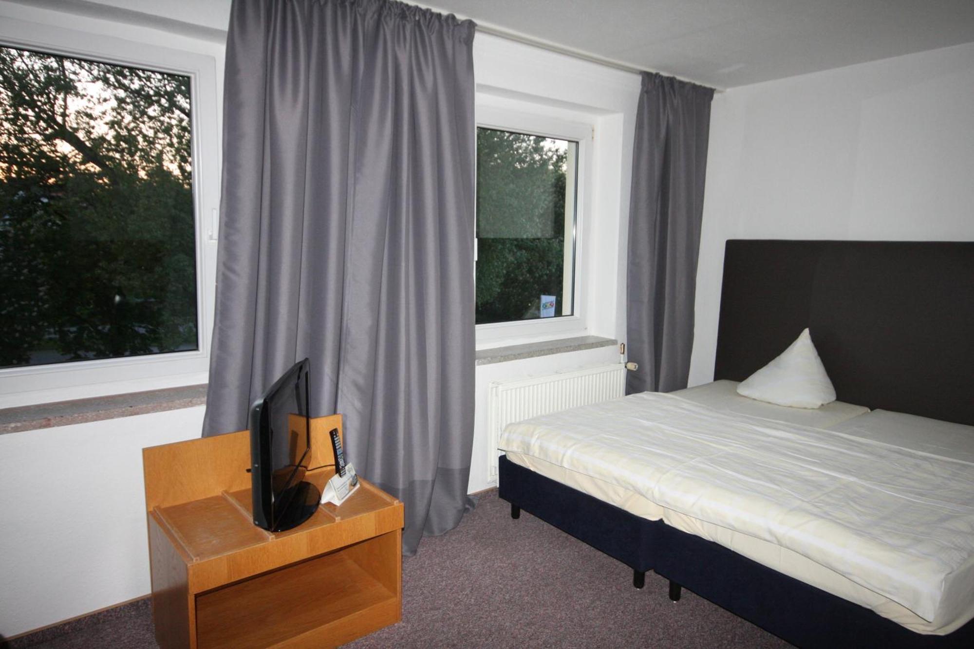 Sl'Otel Budget Бернбург Стая снимка