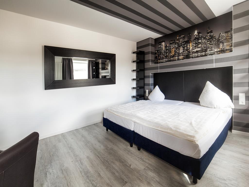 Sl'Otel Budget Бернбург Стая снимка