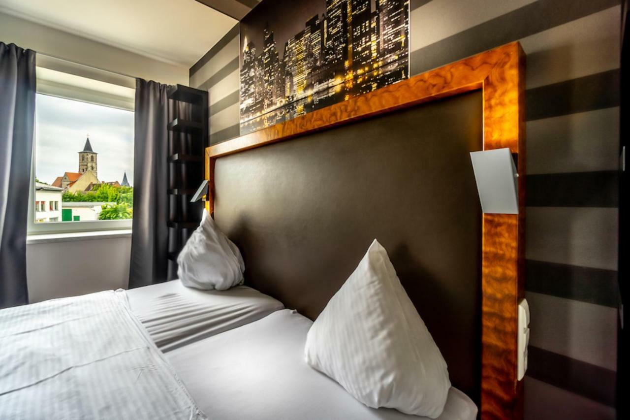 Sl'Otel Budget Бернбург Екстериор снимка