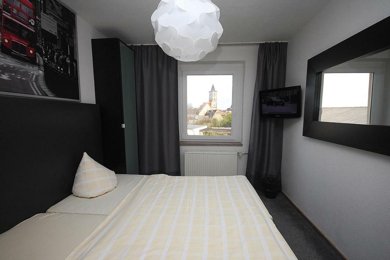Sl'Otel Budget Бернбург Екстериор снимка